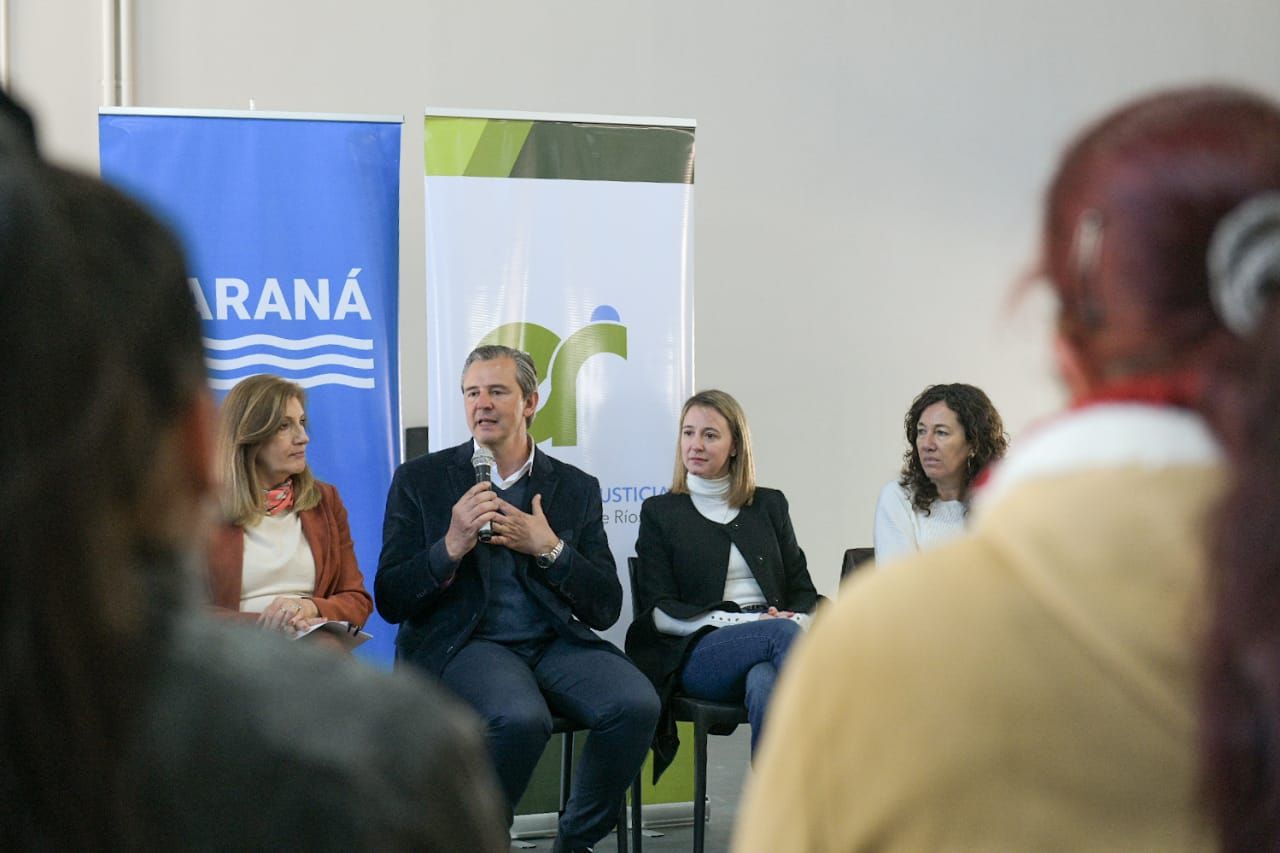 Entregaron la personería jurídica a Asociaciones Civiles de Paraná