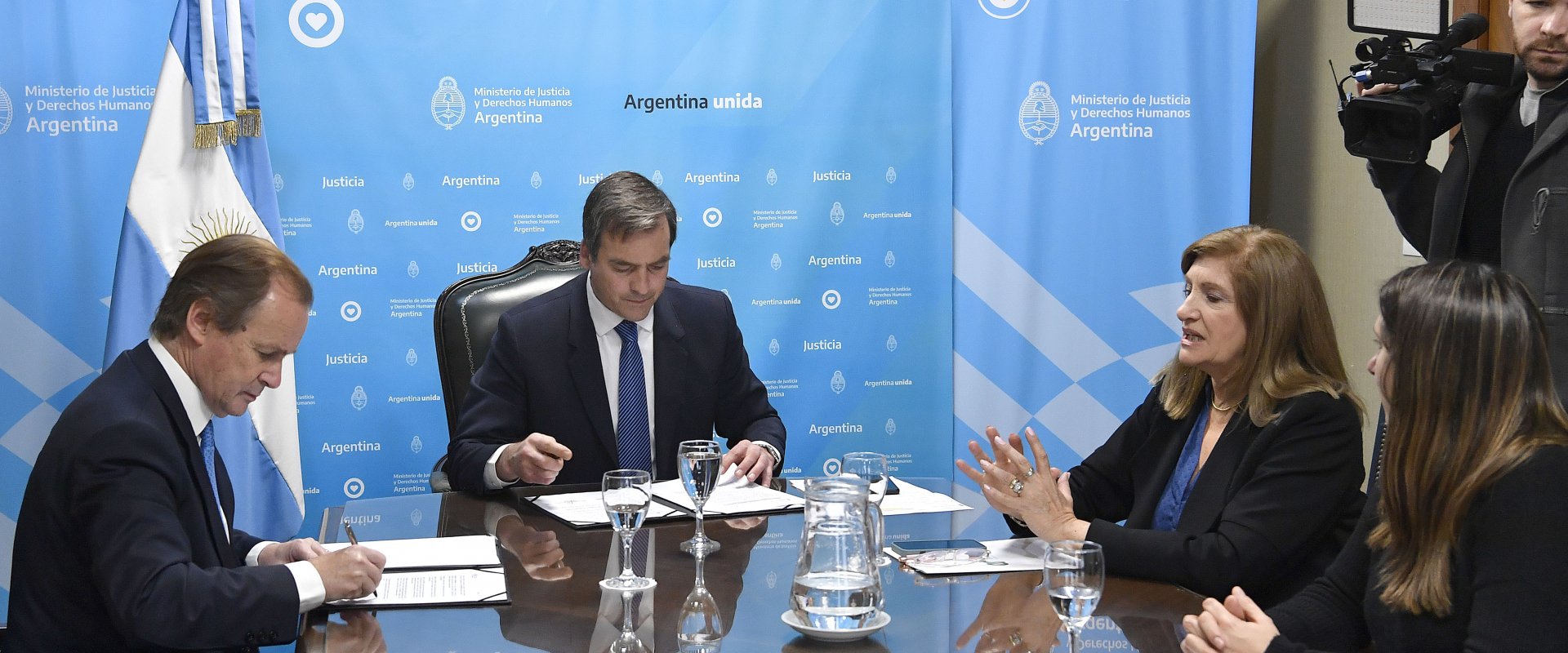 Bordet firmó convenio con Nación para la atención conjunta de las víctimas de delitos Bordet firmó convenio con Nación para la atención conjunta de las víctimas de delitos