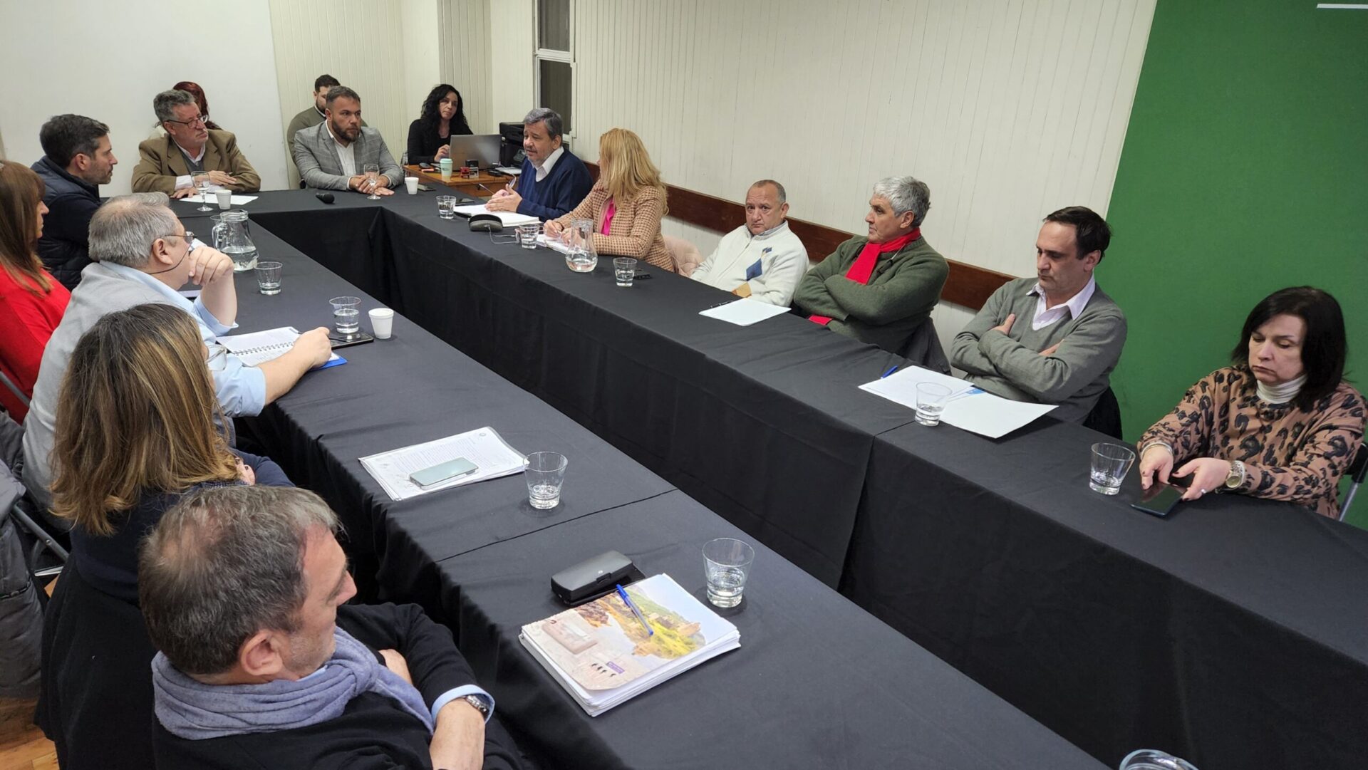 El aumento a estatales y docentes llegará a casi el %60, seguirá abierta la paritaria