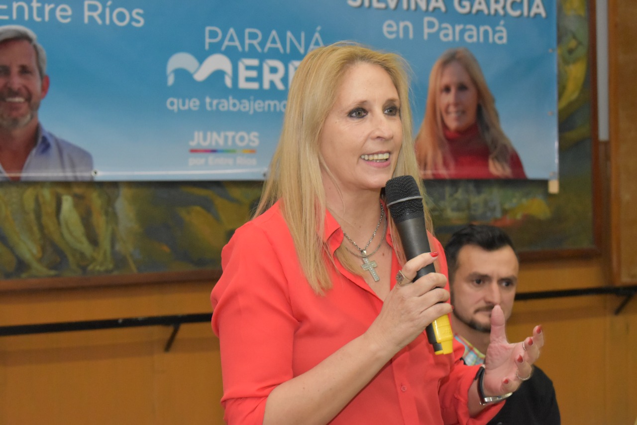 Silvina García presentó el Frente Político Sindical