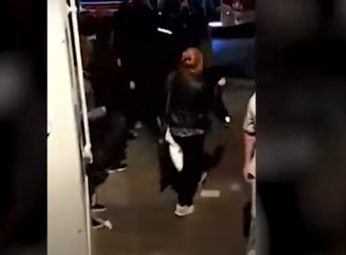 La novia del agresor estaba a metros del lugar donde se perpetró el intento de magnicidio La novia del agresor estaba a metros del lugar donde se perpetró el intento de magnicidio
