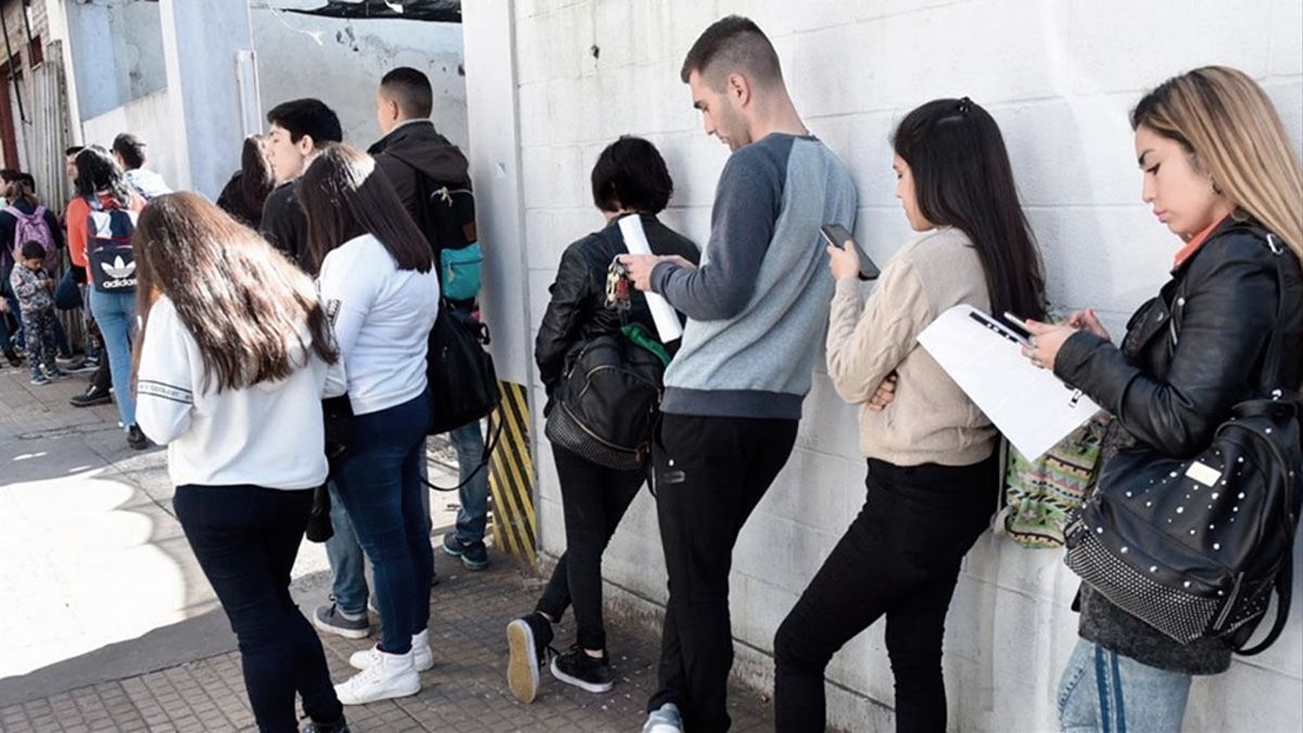 El desempleo bajó al 6,9% en el segundo trimestre y afectó a 1,46 millones de personas