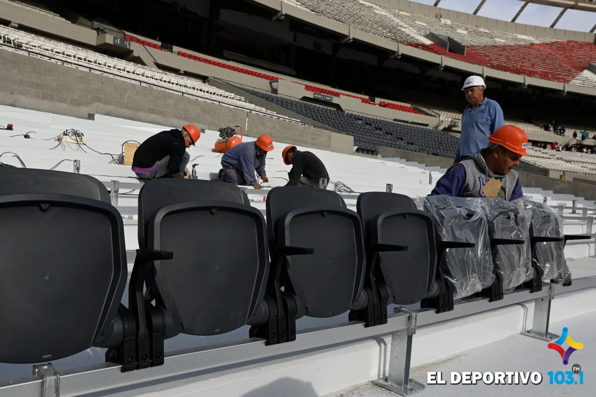 Se colocaron las nuevas butacas en el Monumental Se colocaron las nuevas butacas en el Monumental