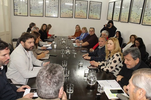La provincia convocó a los gremios estatales y docentes para la semana que viene La provincia convocó a los gremios estatales y docentes para la semana que viene