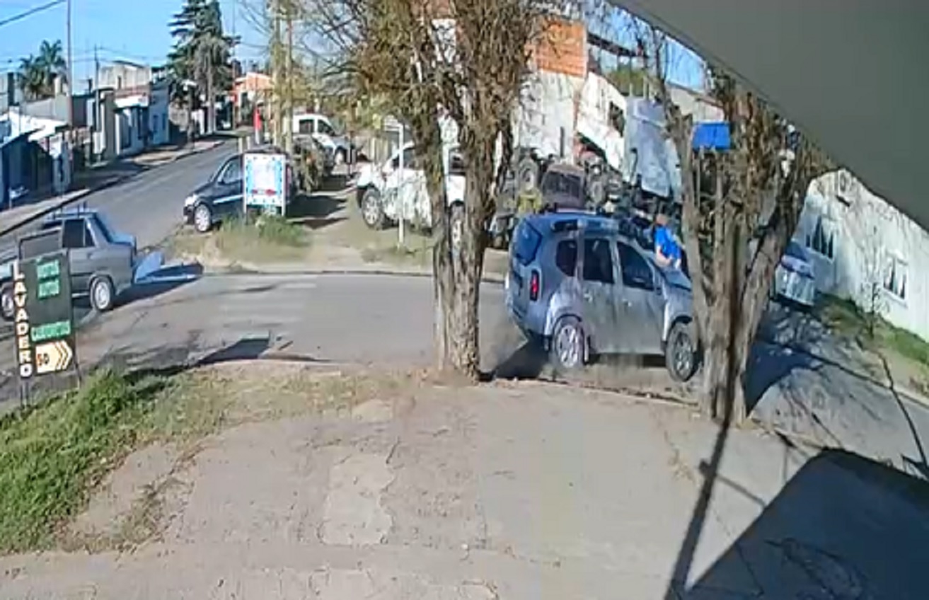 Salió a la luz el video que muestra cómo la camioneta embiste al ciclista Santiago Panozzo - Noticias | La voz 90.1