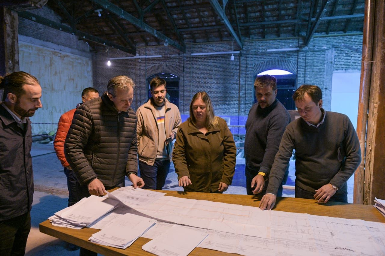 Bahl recorrió la obra de recuperación del Centro Cultural Juan L. Ortiz