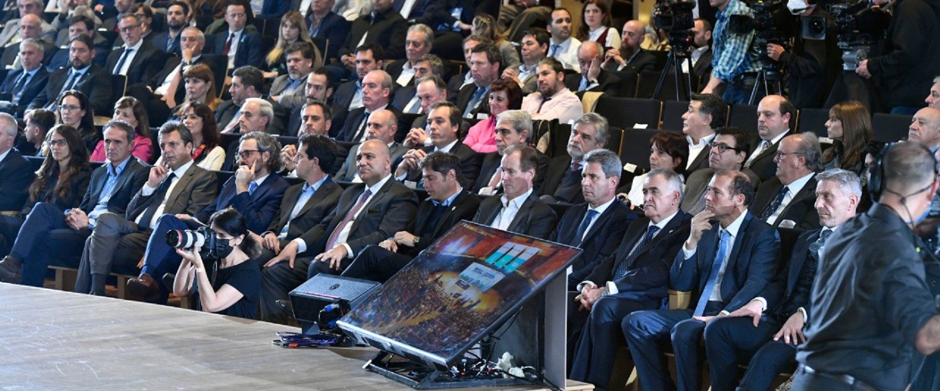 Bordet: “el desarrollo de YPF es vertebral para el futuro de la Argentina” Bordet: “el desarrollo de YPF es vertebral para el futuro de la Argentina”