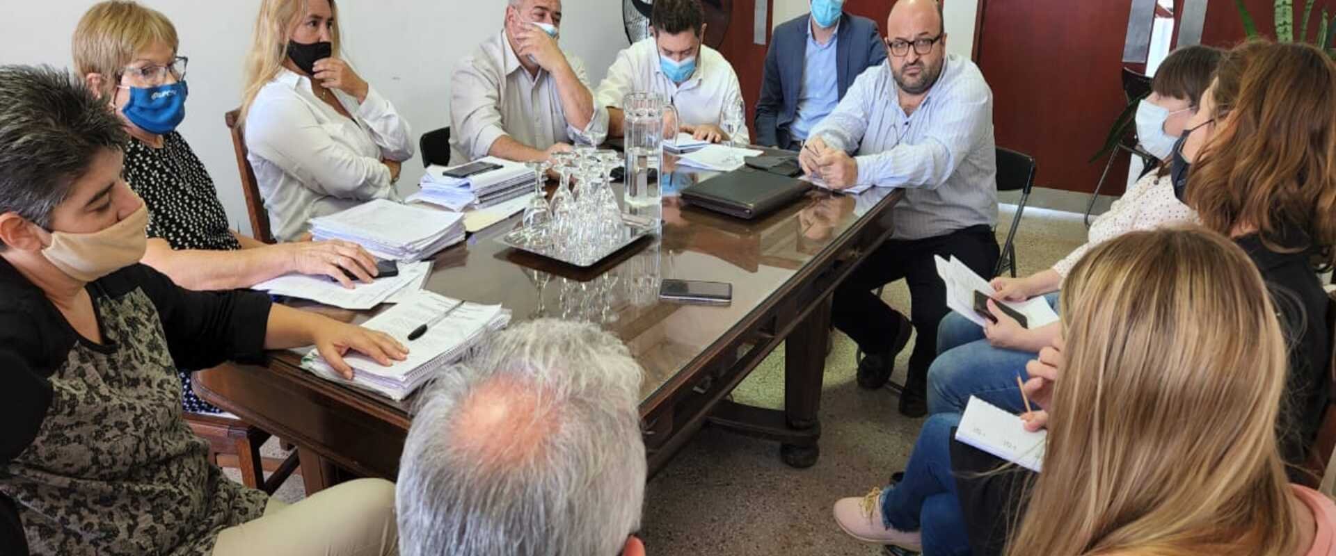 La provincia otorgó estabilidad laboral a más de 1100 auxiliares de educación