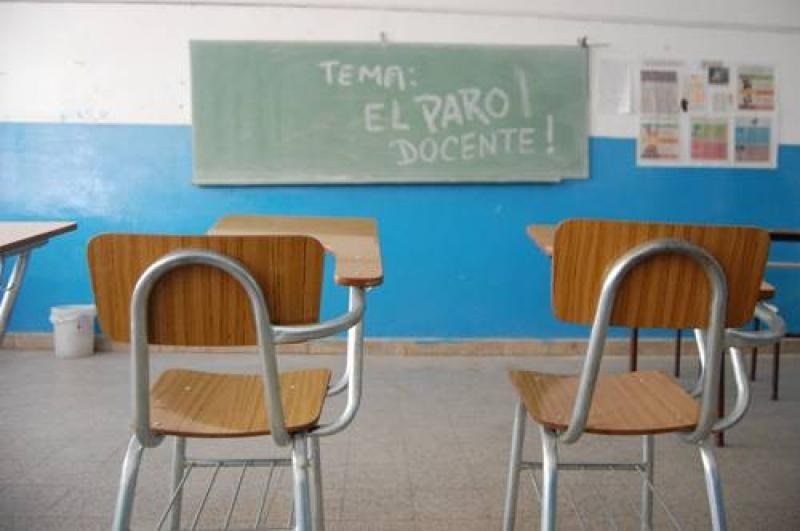 Los cuatro gremios docentes paran este viernes Los cuatro gremios docentes paran este viernes