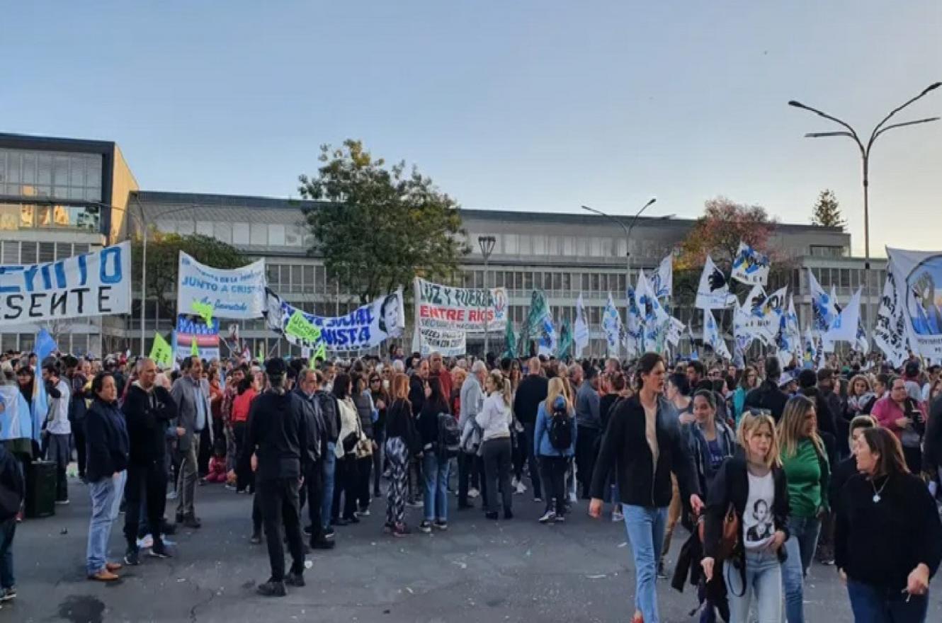Movilización en Paraná contra el ataque a la Vicepresidenta