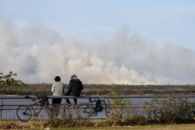 Santa Fe recomendó el uso del barbijo para protegerse del humo de las islas Santa Fe recomendó el uso del barbijo para protegerse del humo de las islas