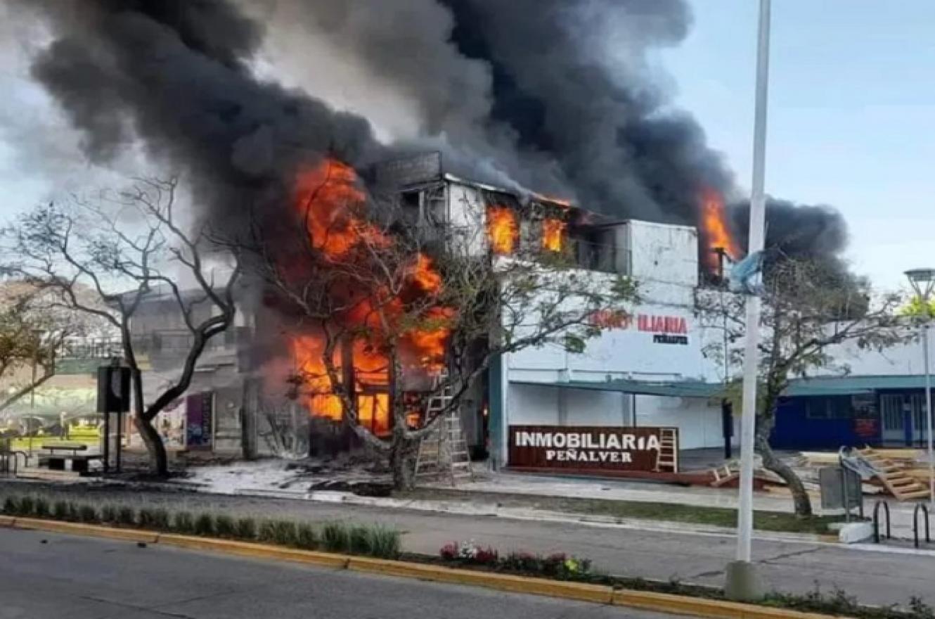 Un incendio destruyó una pinturería en Federación: las pérdidas fueron totales Un incendio destruyó una pinturería en Federación: las pérdidas fueron totales