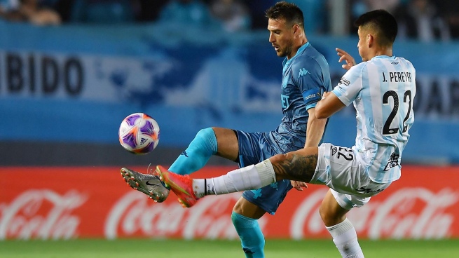 Racing venció al «Decano», lo alcanzó en el segundo puesto y clasificó a la Libertadores