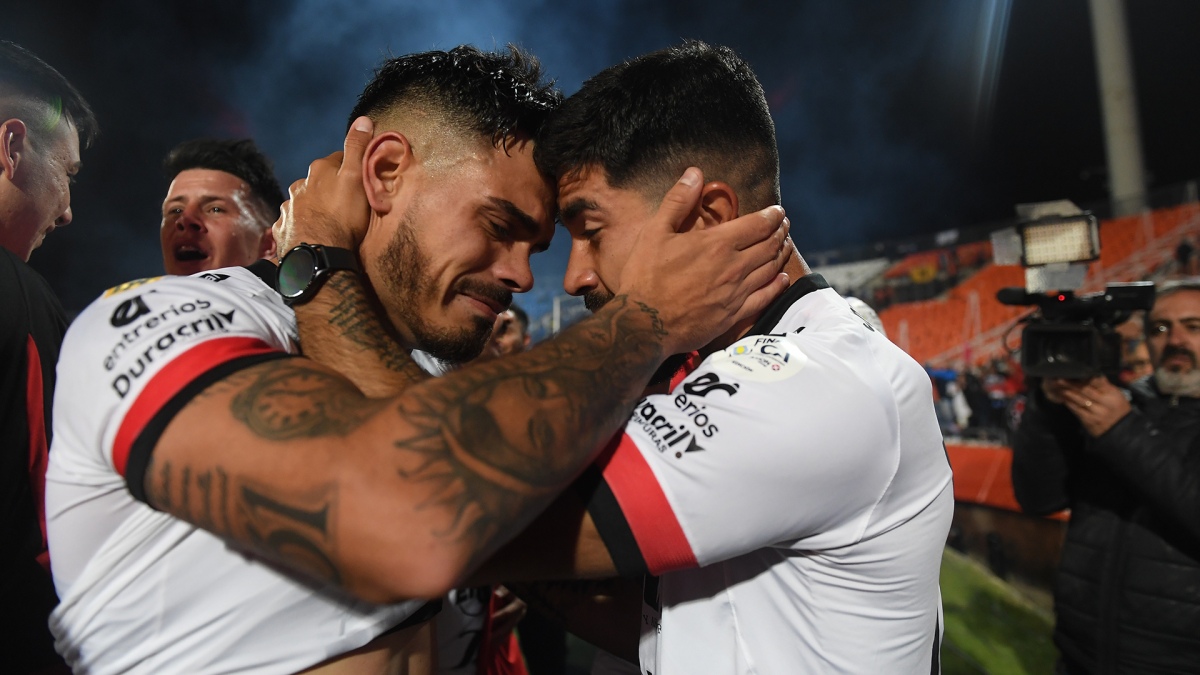 Los jugadores de Patronato festejan la obtencin de la Copa Argentina Foto Ramiro Gmez 