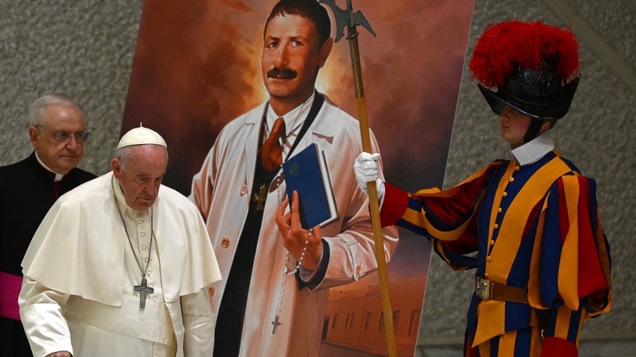 Francisco proclamó santo al enfermero ítalo-argentino Artémides Zatti Francisco proclamó santo al enfermero ítalo-argentino Artémides Zatti