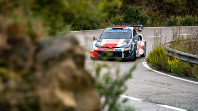 Ogier aguanta a Rovanpera desde lo alto Ogier aguanta a Rovanpera desde lo alto