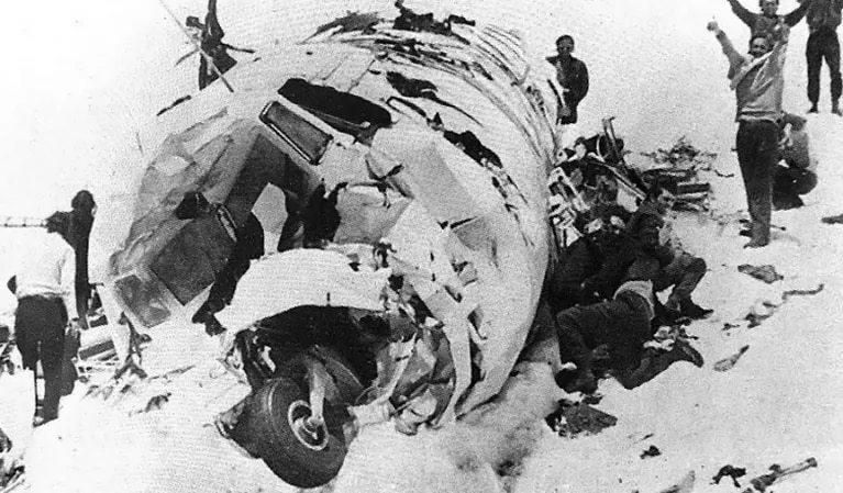 Una de las imágenes emblemáticas de los sobrevivientes de la Tragedia de los Andes. 