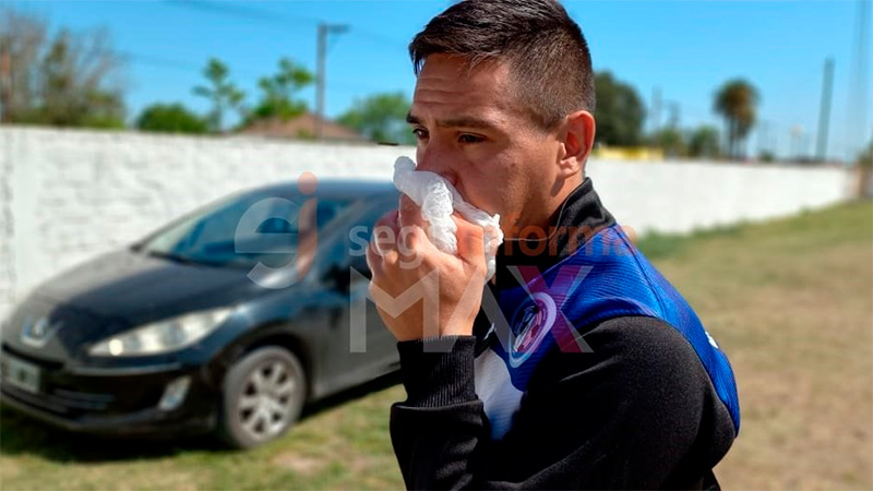 Un árbitro de fútbol fue golpeado luego de expulsar a un jugador
