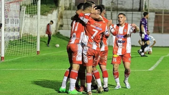 Atlético Paraná venció a Juventud y sigue con chances de salvarse