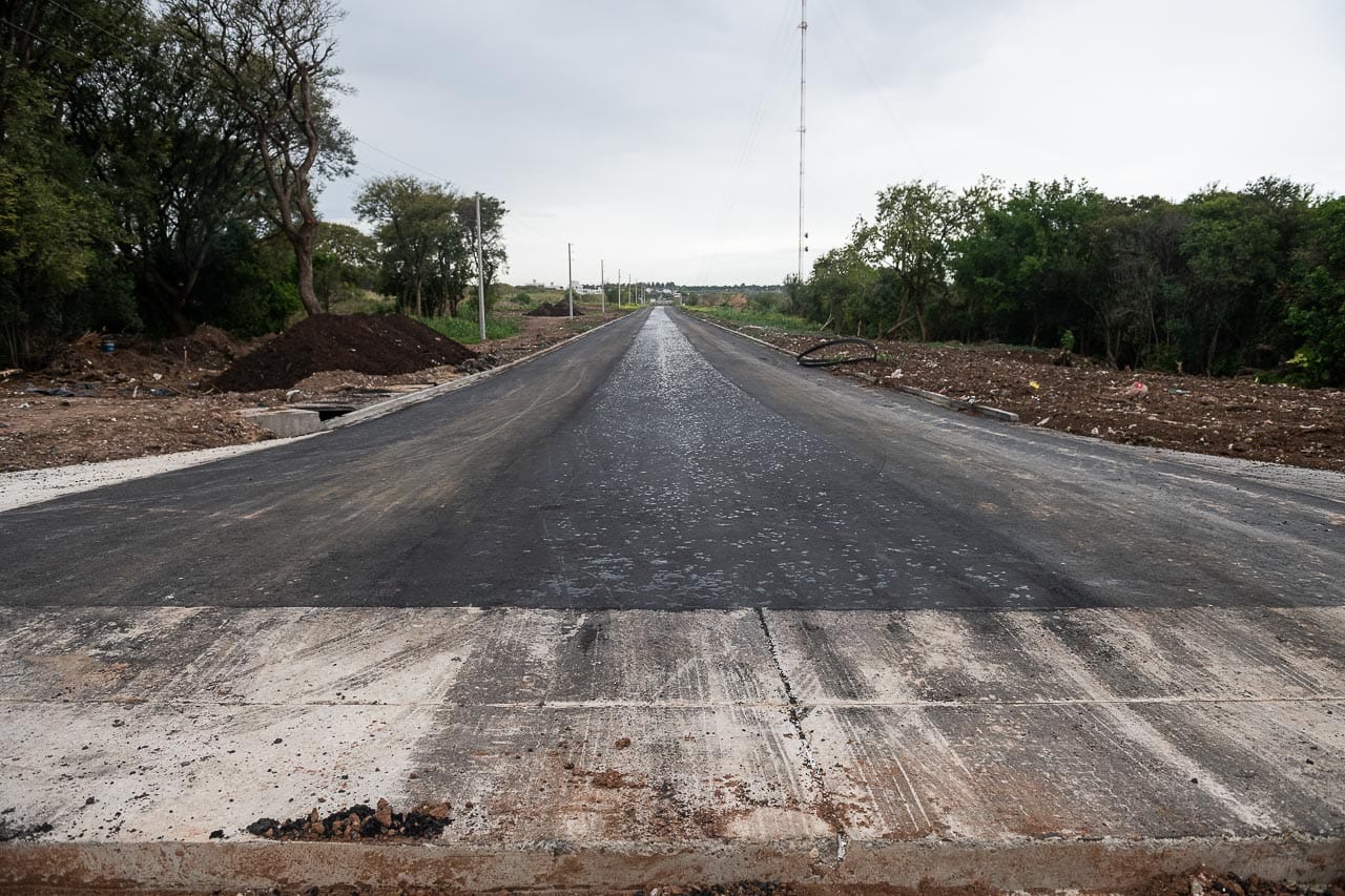 Bahl y funcionarios nacionales recorrieron la obra integral de Avenida Ejército Bahl y funcionarios nacionales recorrieron la obra integral de Avenida Ejército
