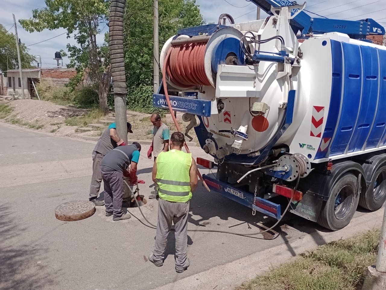 Operativo de limpieza de la red cloacal en barrio Humito Operativo de limpieza de la red cloacal en barrio Humito