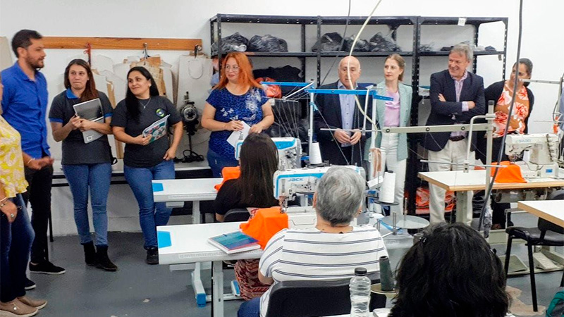 Comenzaron los cursos de formación en manejo de máquinas industriales textiles