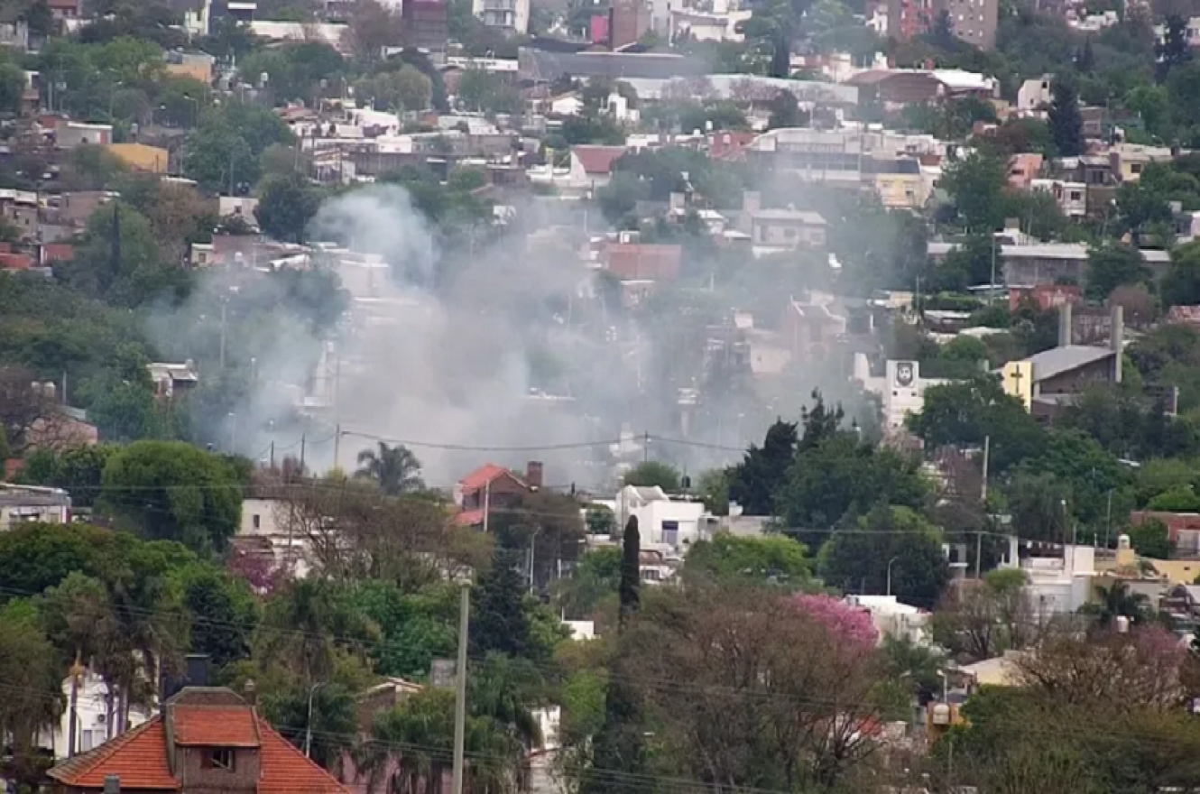 Se produjo un peligroso incendio en un barrio de Paraná