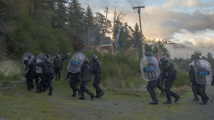 Villa Mascardi: desalojaron a mapuches de las tierras ocupadas y detuvieron  a 8 mujeres