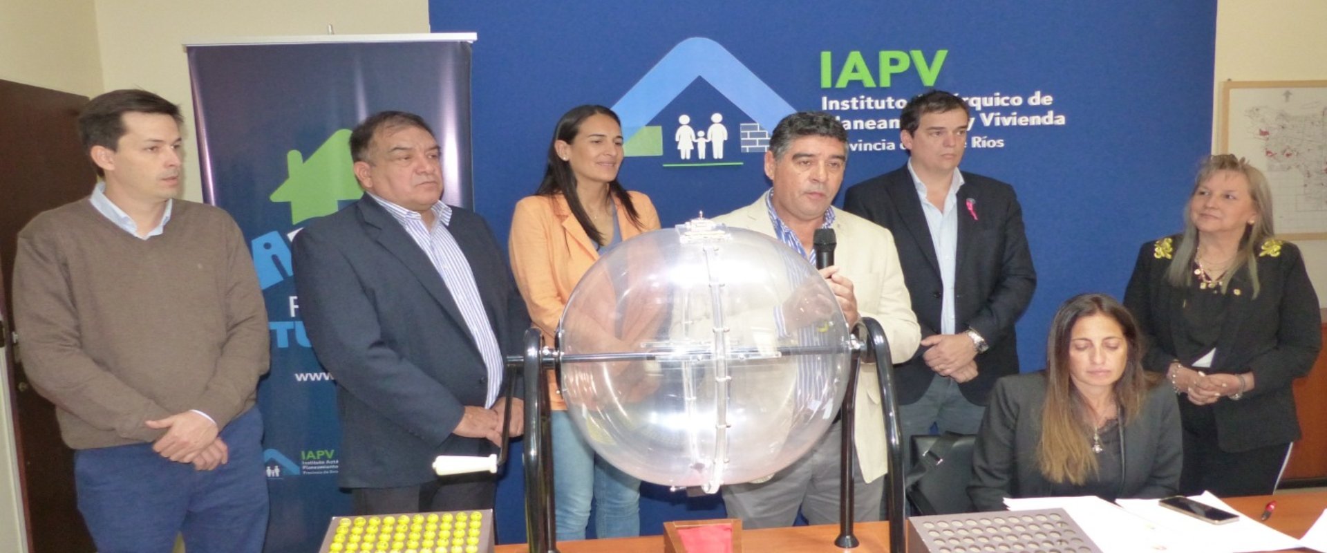 Familias de cinco localidades entrerrianas salieron sorteadas para tener su vivienda propia Familias de cinco localidades entrerrianas salieron sorteadas para tener su vivienda propia