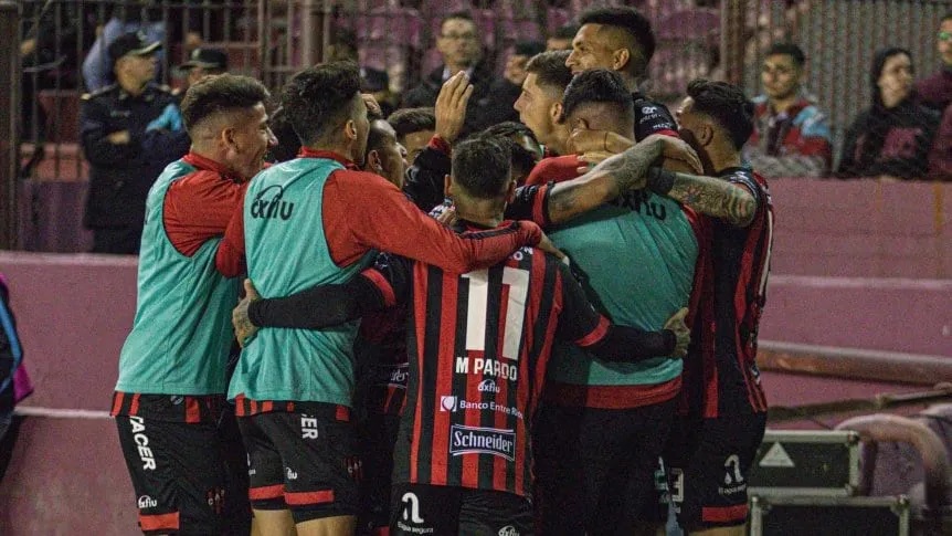 Patronato le ganó a Lanús y se resiste al descenso Patronato le ganó a Lanús y se resiste al descenso