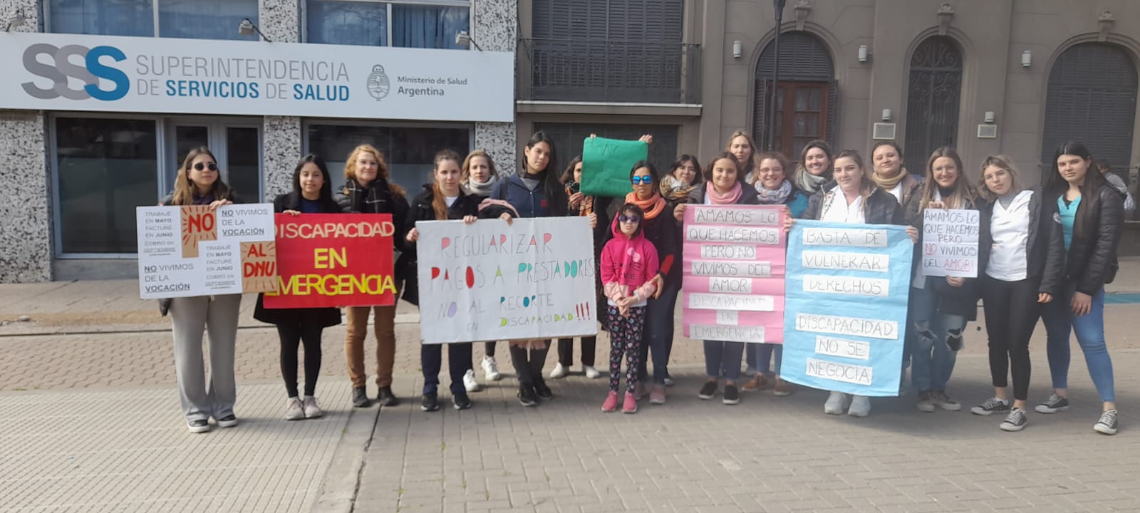 Prestadores y familiares de personas con discapacidad vuelven a protestar Prestadores y familiares de personas con discapacidad vuelven a protestar