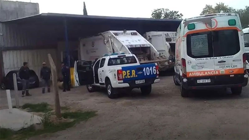 Empleados municipales atacaron a otro a golpes con una cadena en un baño