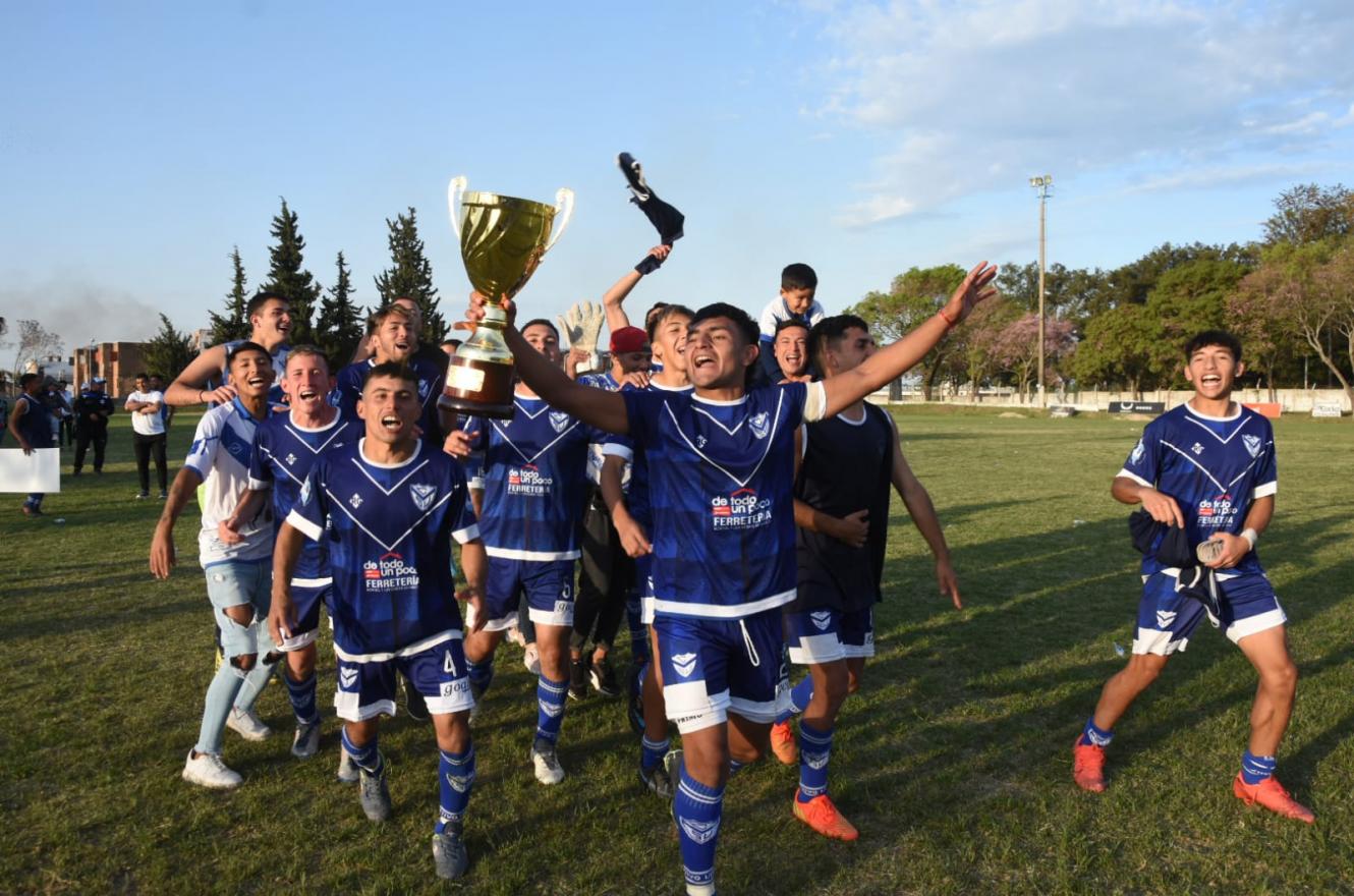 Sportivo Urquiza se consagró bicampeón de la Liga Paranaense de Fútbol Sportivo Urquiza se consagró bicampeón de la Liga Paranaense de Fútbol