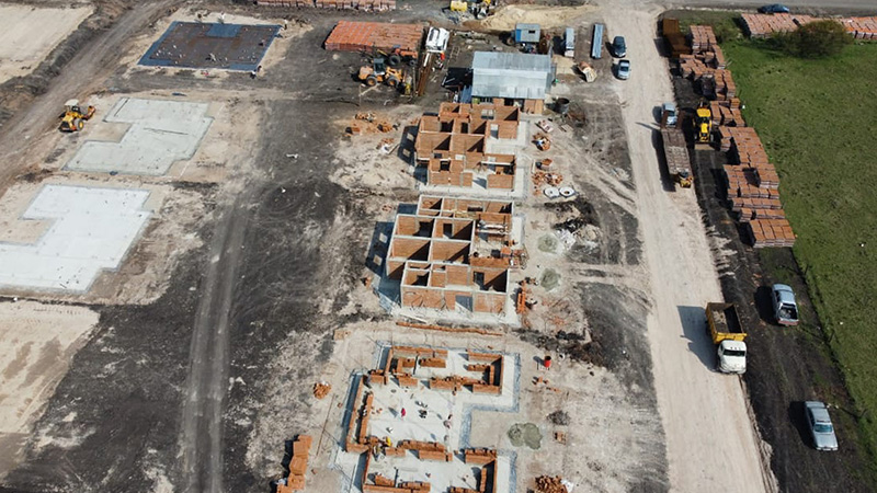 Con fondos nacionales, construyen 240 viviendas en cinco ciudades entrerrianas Con fondos nacionales, construyen 240 viviendas en cinco ciudades entrerrianas