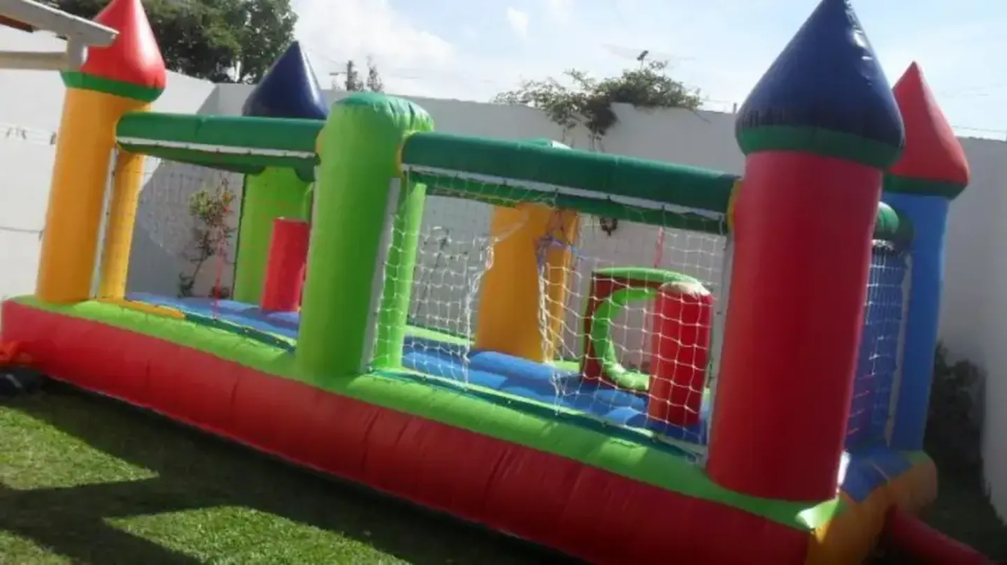 Salta: Explotó un pelotero inflable, un nene de 3 años salió disparado y ahora lucha por su vida Salta: Explotó un pelotero inflable, un nene de 3 años salió disparado y ahora lucha por su vida