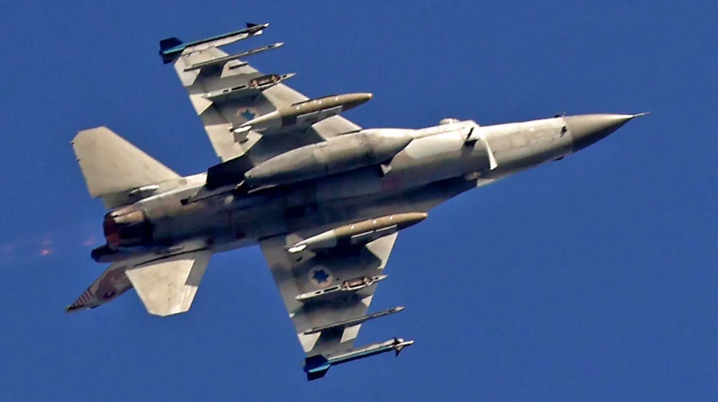 Una misión oficial de la Fuerza Aérea negocia en Dinamarca la compra de aviones de combate F16