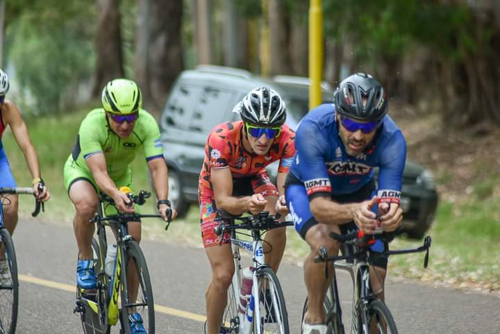 Tomás Benitez y Sabina Goyeneche ganaron la primera del Triatlon Jeep Tomás Benitez y Sabina Goyeneche ganaron la primera del Triatlon Jeep