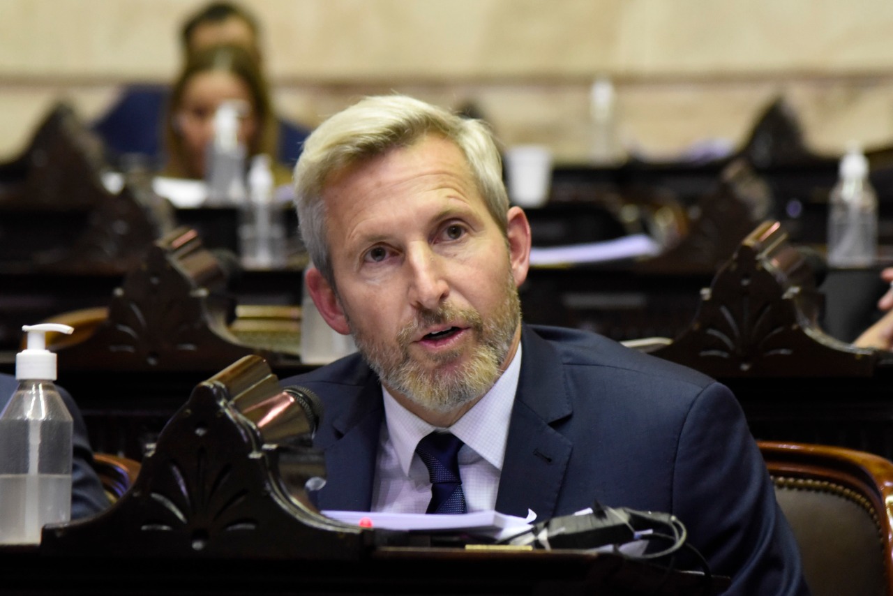 Frigerio pide explicaciones sobre la incorporación de más de 11 mil empleados en el Estado Nacional