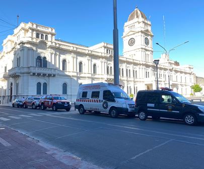 Bomberos Voluntarios entregaron un petitorio al gobernador Bordet Bomberos Voluntarios entregaron un petitorio al gobernador Bordet
