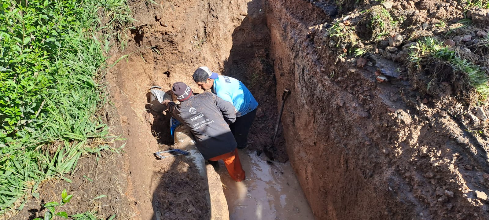 Reparan cañería de agua en Soldado Bordón y Jorge Newbery Reparan cañería de agua en Soldado Bordón y Jorge Newbery