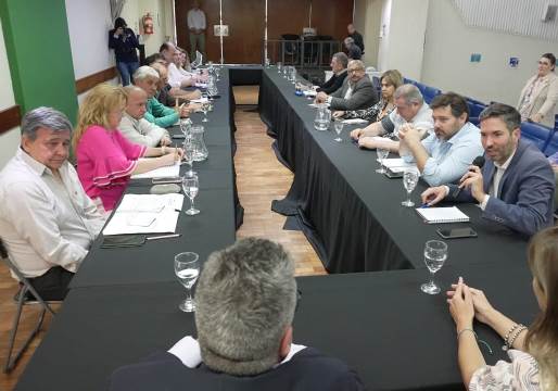 Gremios docentes aceptaron la propuesta del Gobierno y el aumento a diciembre será del 94,45%
