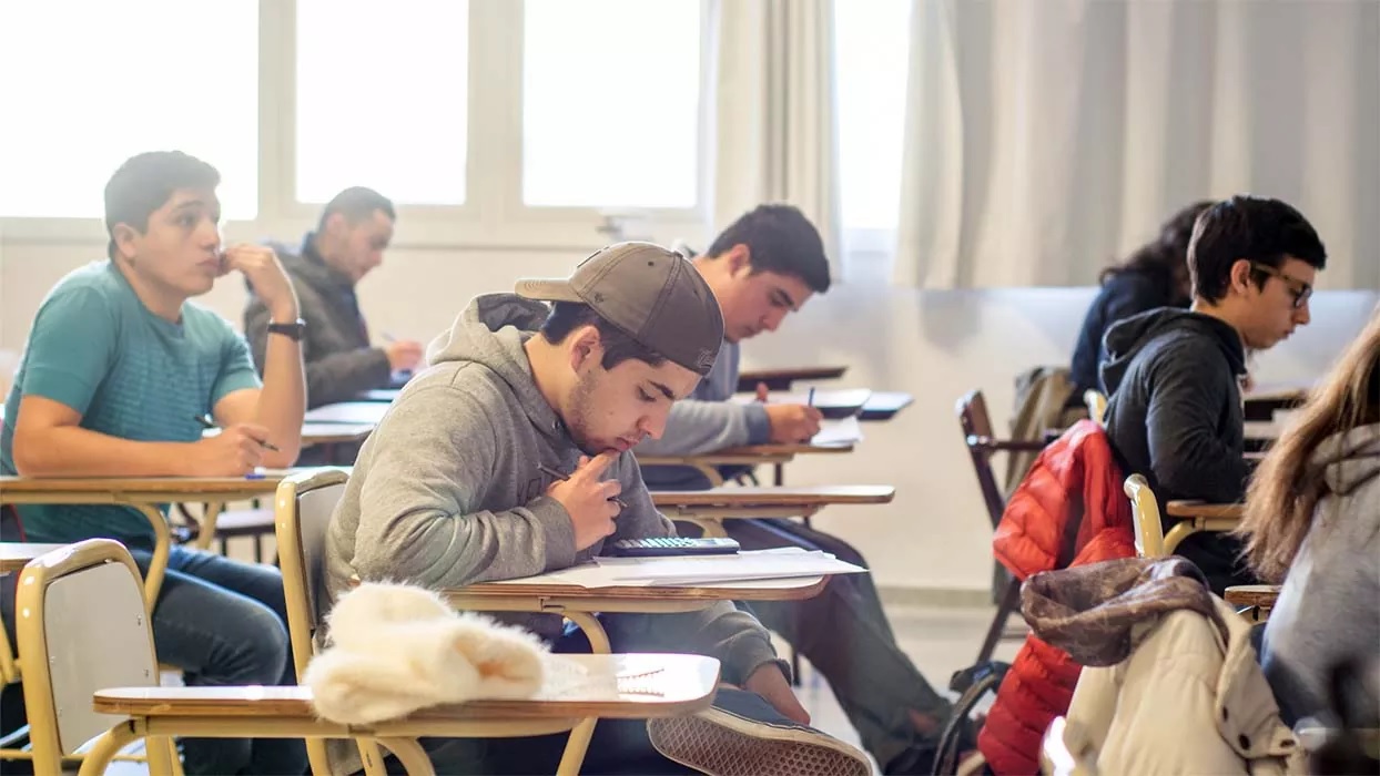 Estudiantes Universitarios pueden inscribirse para becas en Entre Ríos y Buenos Aires Estudiantes Universitarios pueden inscribirse para becas en Entre Ríos y Buenos Aires
