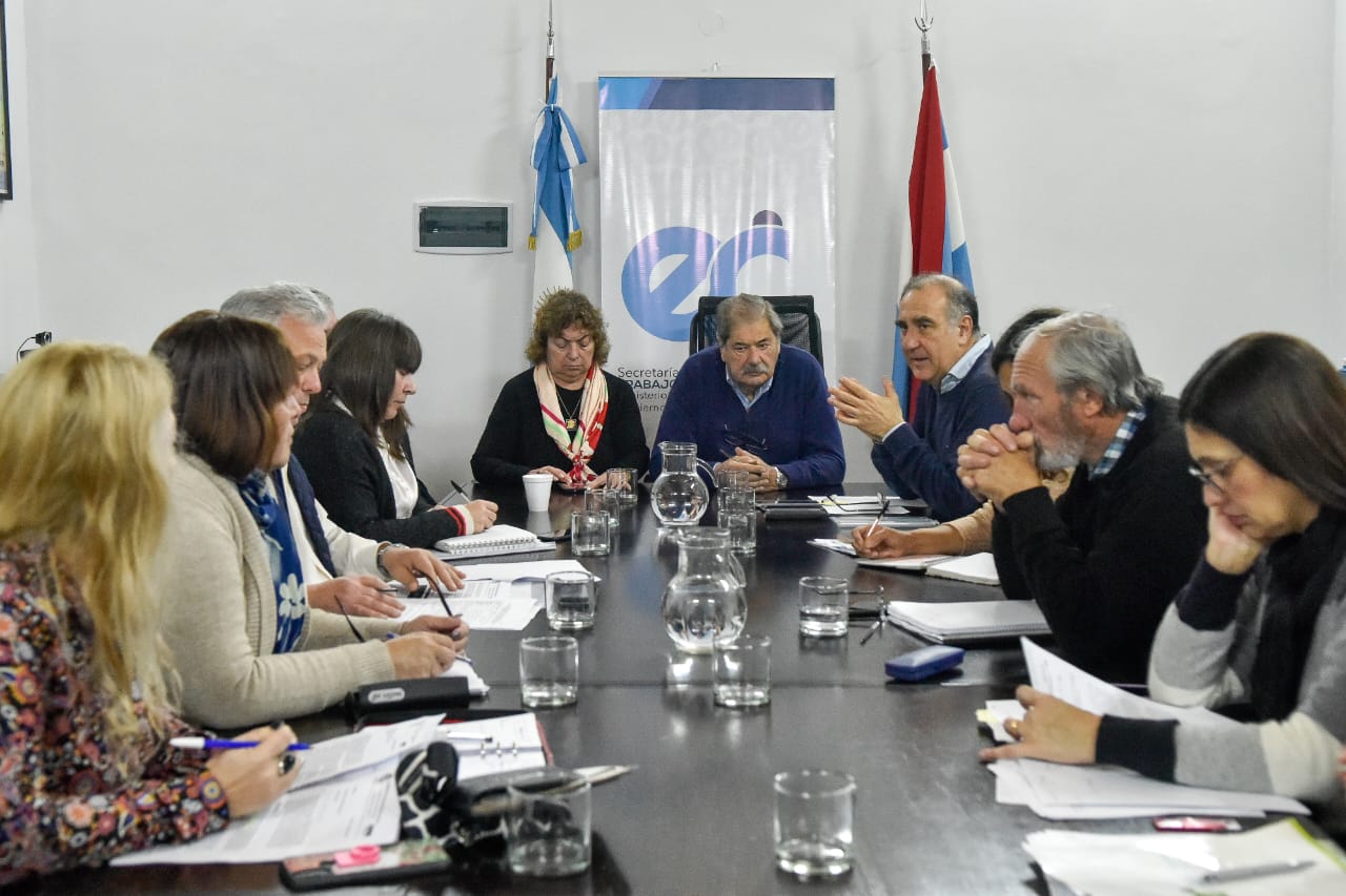 Reanudan la paritaria estatal y docente por salarios Reanudan la paritaria estatal y docente por salarios