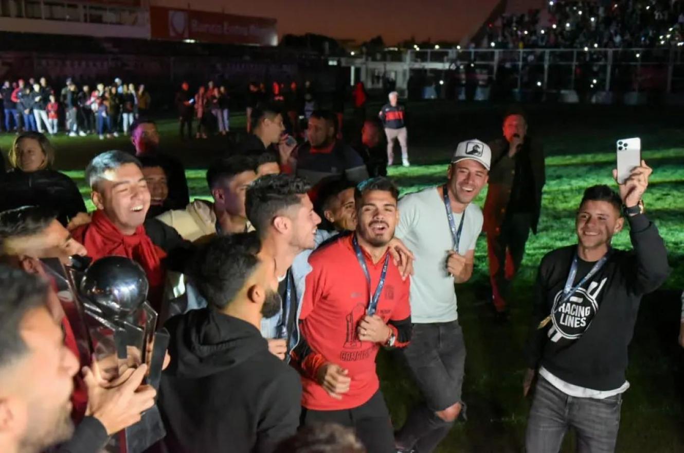 Patronato festejó su histórica consagración junto a sus hinchas