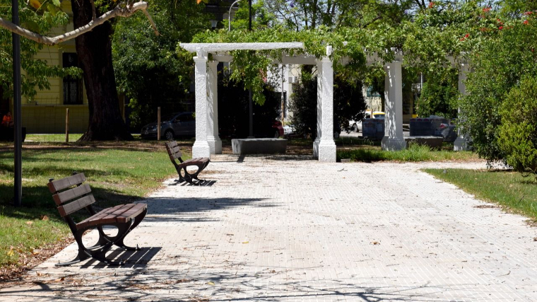 La puesta en valor de la plaza Sáenz Peña tiene un 75% de avance