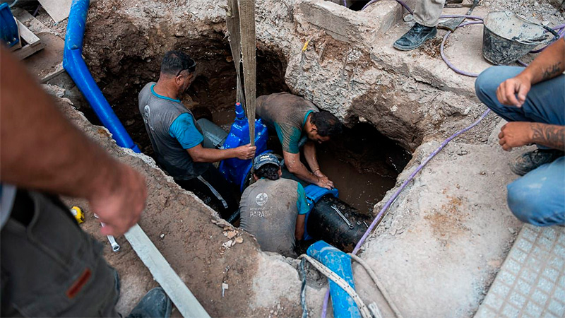Reparan una válvula de la red de agua en Gobernador Crespo y Carlos Darwin