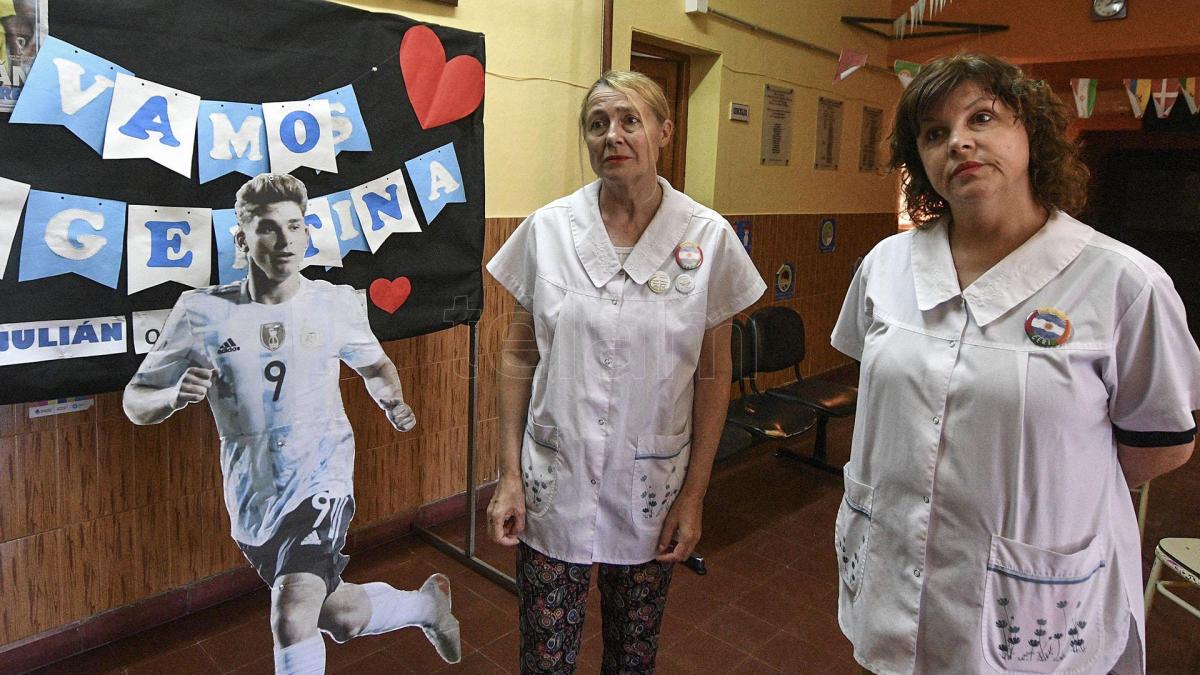 Las maestras de primaria del goleador surgido en River Fotos Laura Lescano