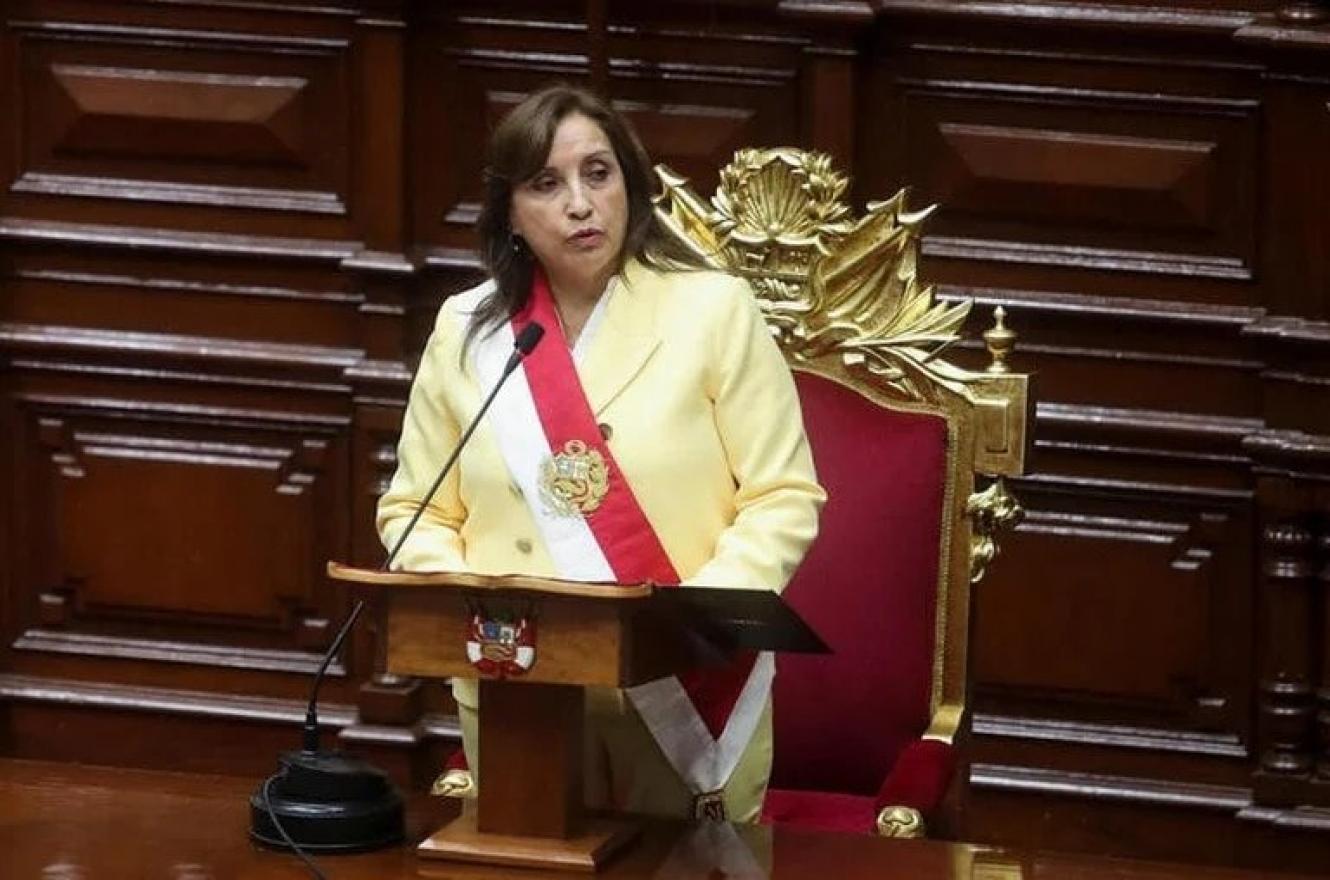 Dina Boluarte juró como nueva presidenta de Perú e hizo un llamado al diálogo Dina Boluarte juró como nueva presidenta de Perú e hizo un llamado al diálogo