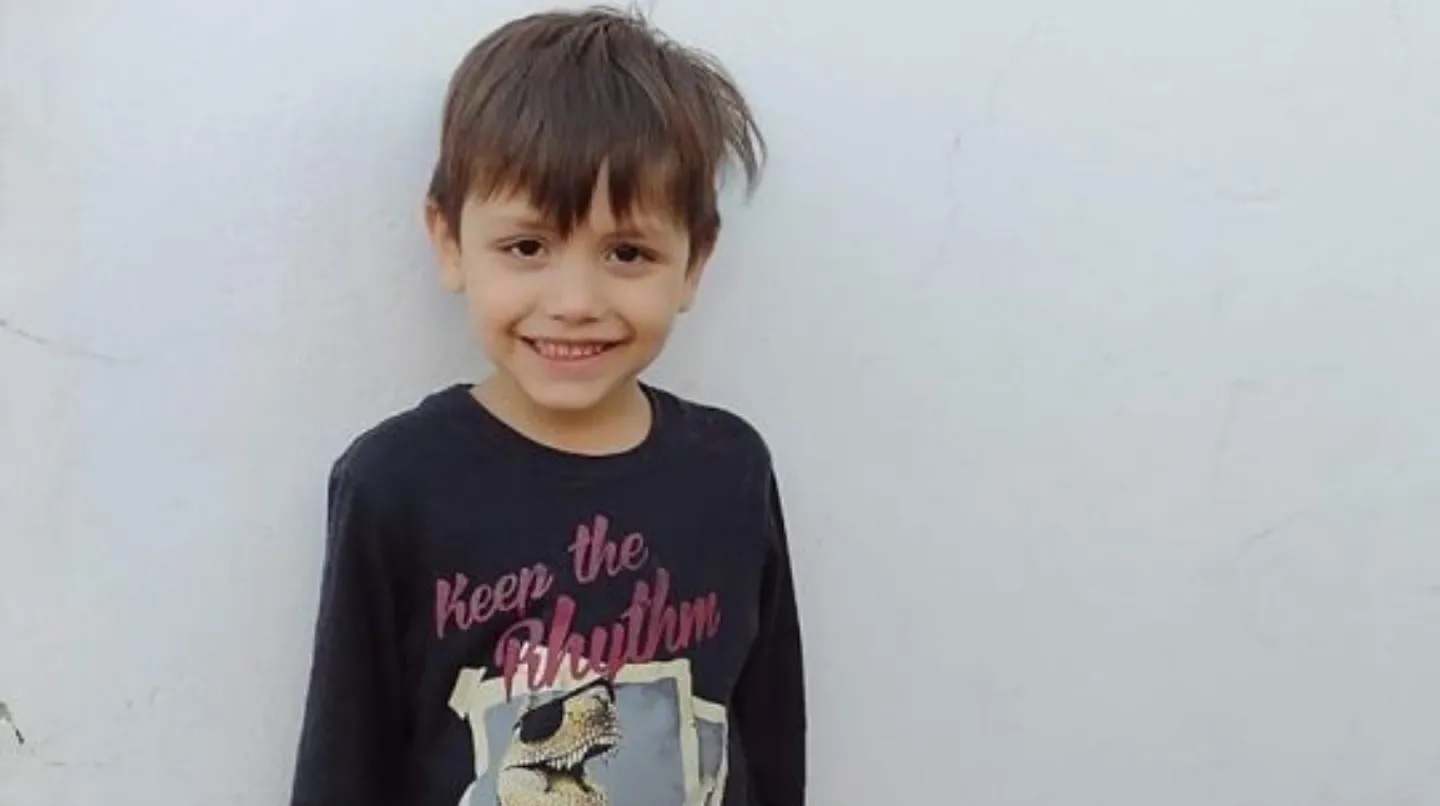 Mataron a golpes a un niño de 4 años, detuvieron a la madre y al padrastro