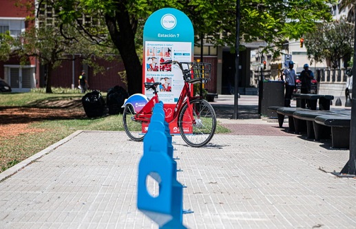 Las bicicletas públicas, una opción de transporte en Paraná Las bicicletas públicas, una opción de transporte en Paraná